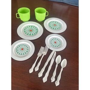 Vintage HG Toys Mod Daisy Flower  Mold #586 Play Tea Dishes W Silverware & Cups